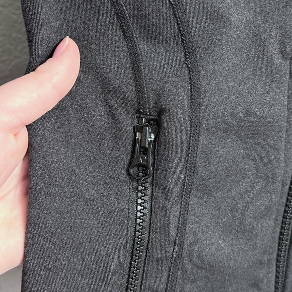 Lululemon 2010’s Define Jacket in Charcoal Gray - Women’s 4 - Picture 7 of 7